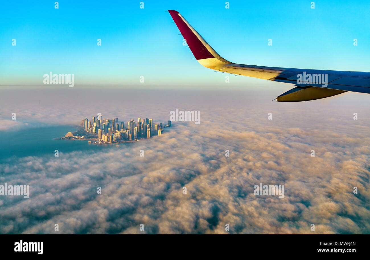 Voler au-dessus de Doha - Qatar, le golfe Persique Banque D'Images