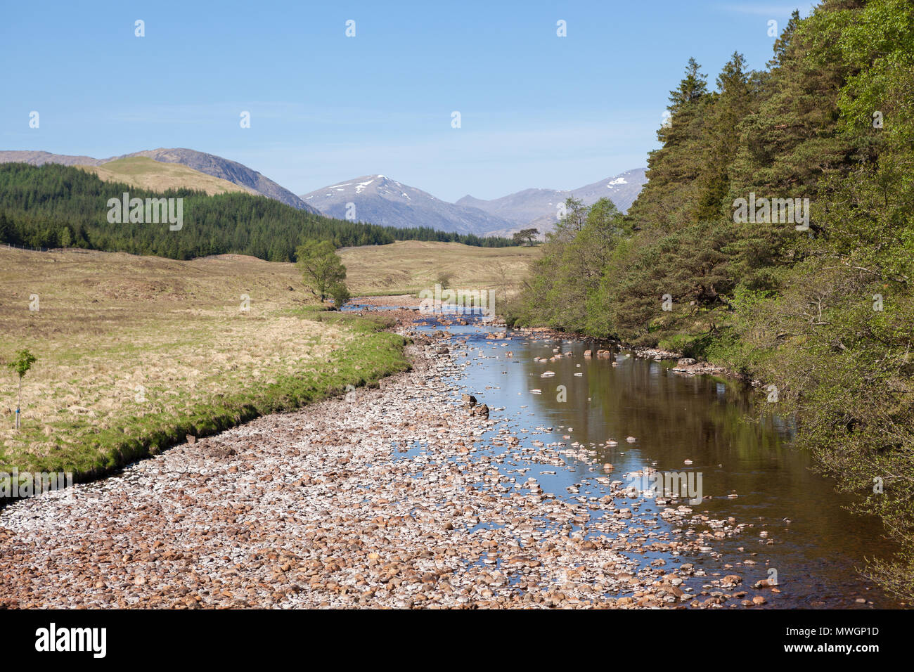 Vue de la rivière de Pont Victoria sur le West Highland Way, Ecosse. Banque D'Images