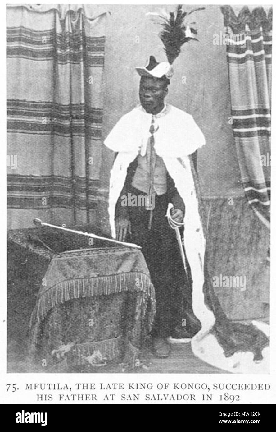 . Mfutila, feu le roi du Kongo, succède à son père à San Salvador en 1892. 1908. Johnston, Harry Hamilton, Sir, 1858-1927 414 Mfutila, feu le roi du Kongo Banque D'Images