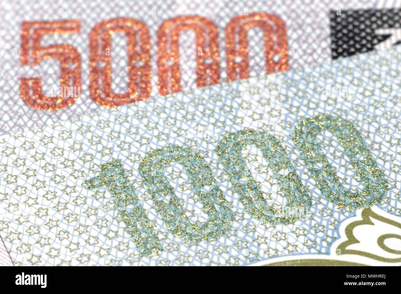 Détail de billets de la Corée du Nord en 5000 et 1000 montrant relief réfléchissant Banque D'Images