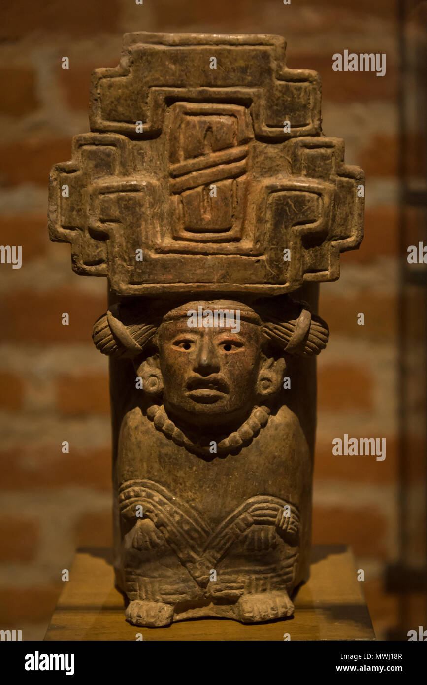 Musée des Cultures de Oaxaca, urne funéraire à visage humain, Oaxaca, Mexique Banque D'Images