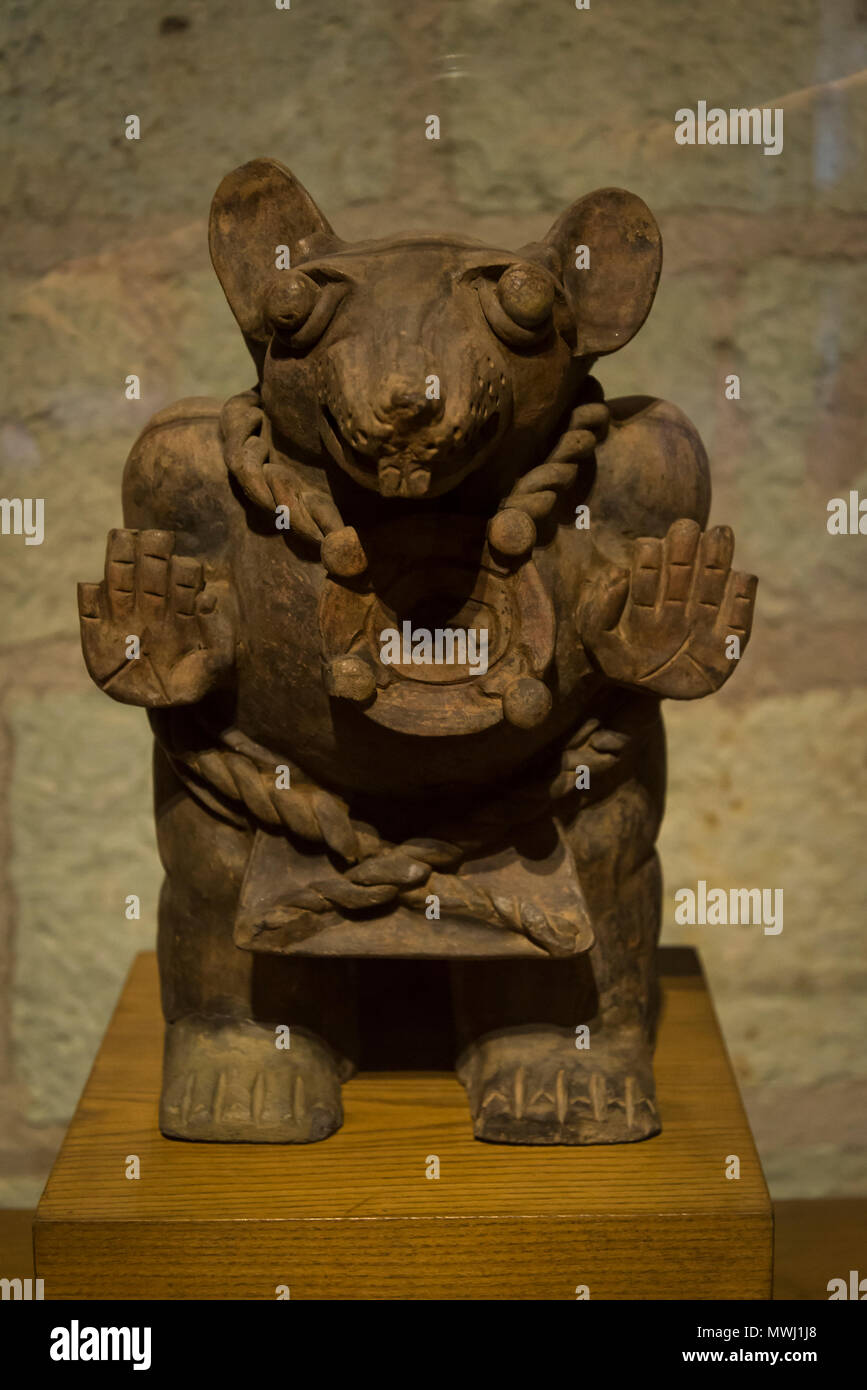 Musée des Cultures de Oaxaca, animal, peut-être même bat, la représentation des mains, Oaxaca, Mexique Banque D'Images