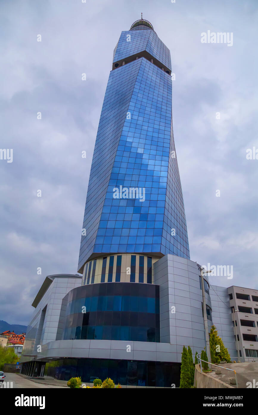 Avaz twist tower est la plus haute tour de pays des Balkans, c'est siège de la Sarajevo Dnevni avaz, Bosnie-et-Herzégovine. Vintage style. Banque D'Images