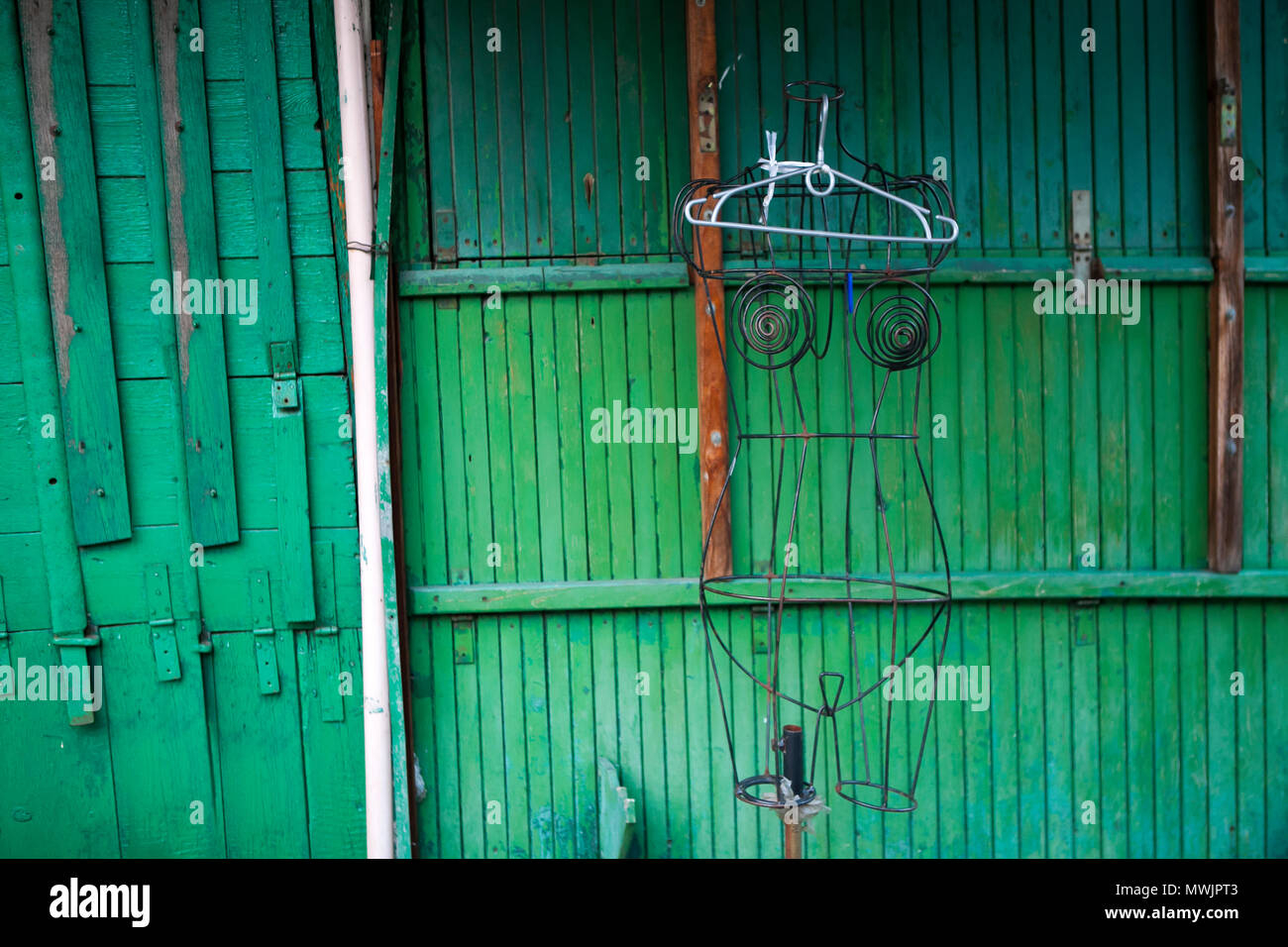 Varsovie, - le 19 mai 2018 , la Pologne, ancien mannequin en fil métallique sous la forme d'un corps féminin sur le marché à Varsovie Banque D'Images