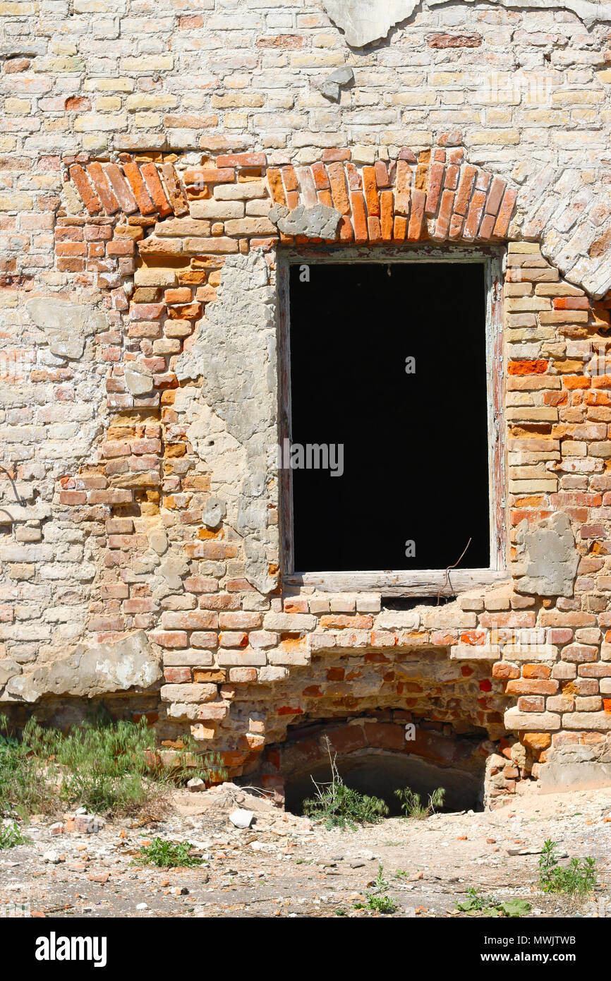 Château détruit dans windows Banque D'Images