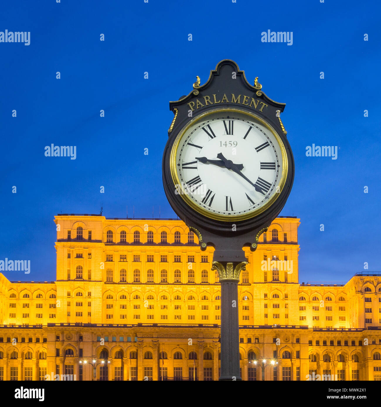 Réveil en face de l'édifice du Parlement - Bucarest Banque D'Images