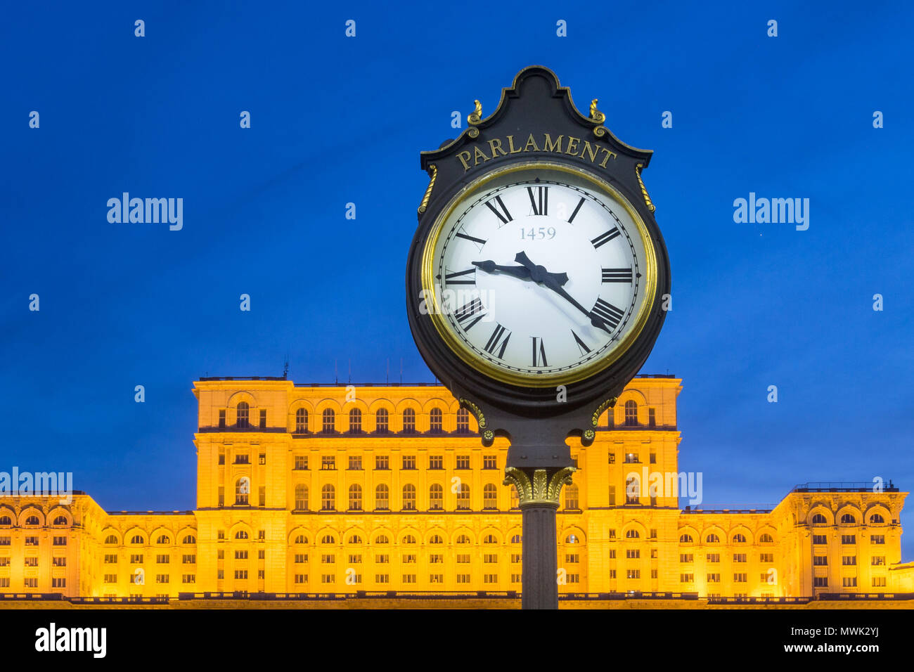 Réveil en face de l'édifice du Parlement - Bucarest Banque D'Images