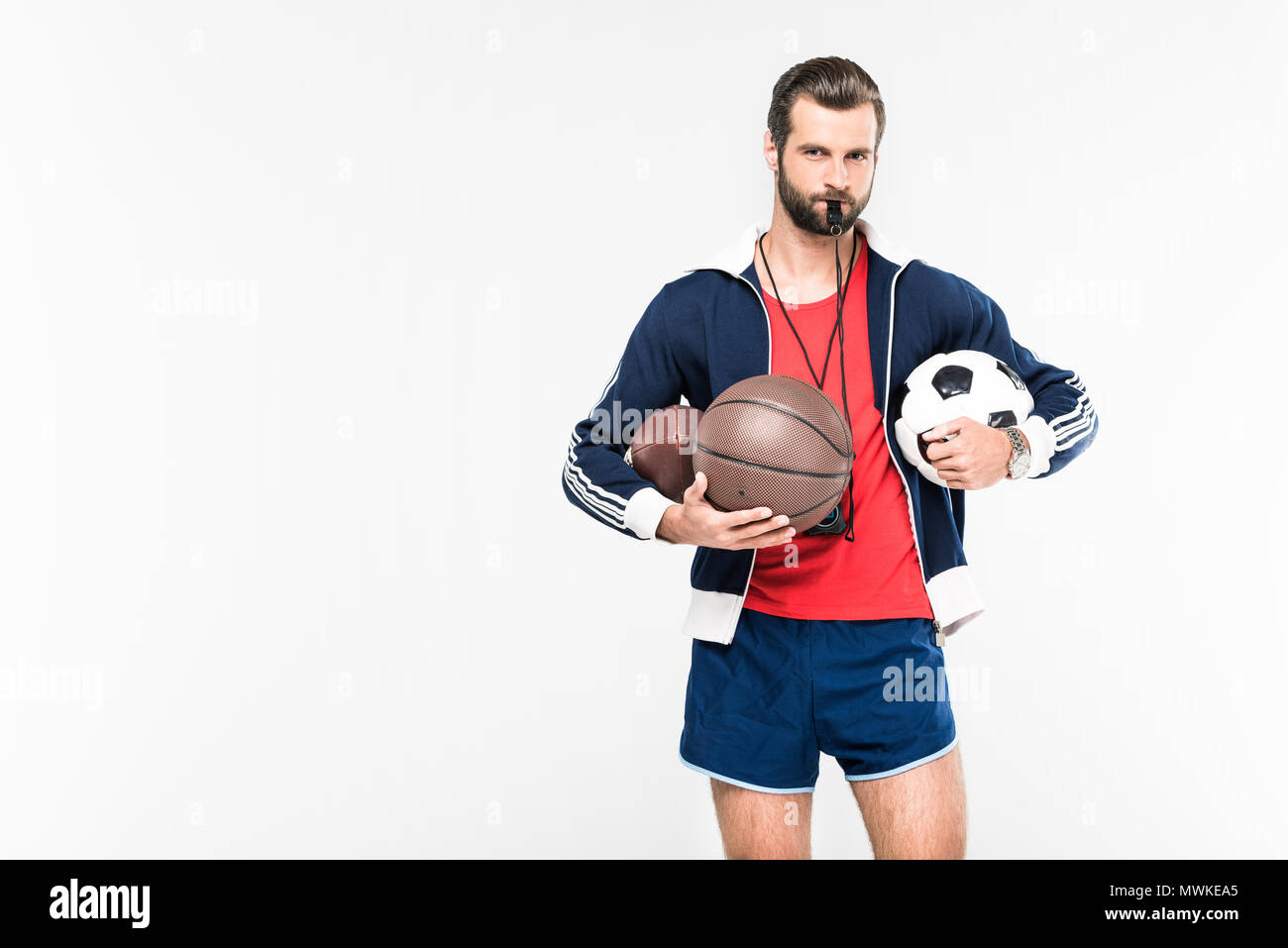 Coach Sportif avec sifflet holding rugby, basket-ball et football, isolated  on white Photo Stock - Alamy