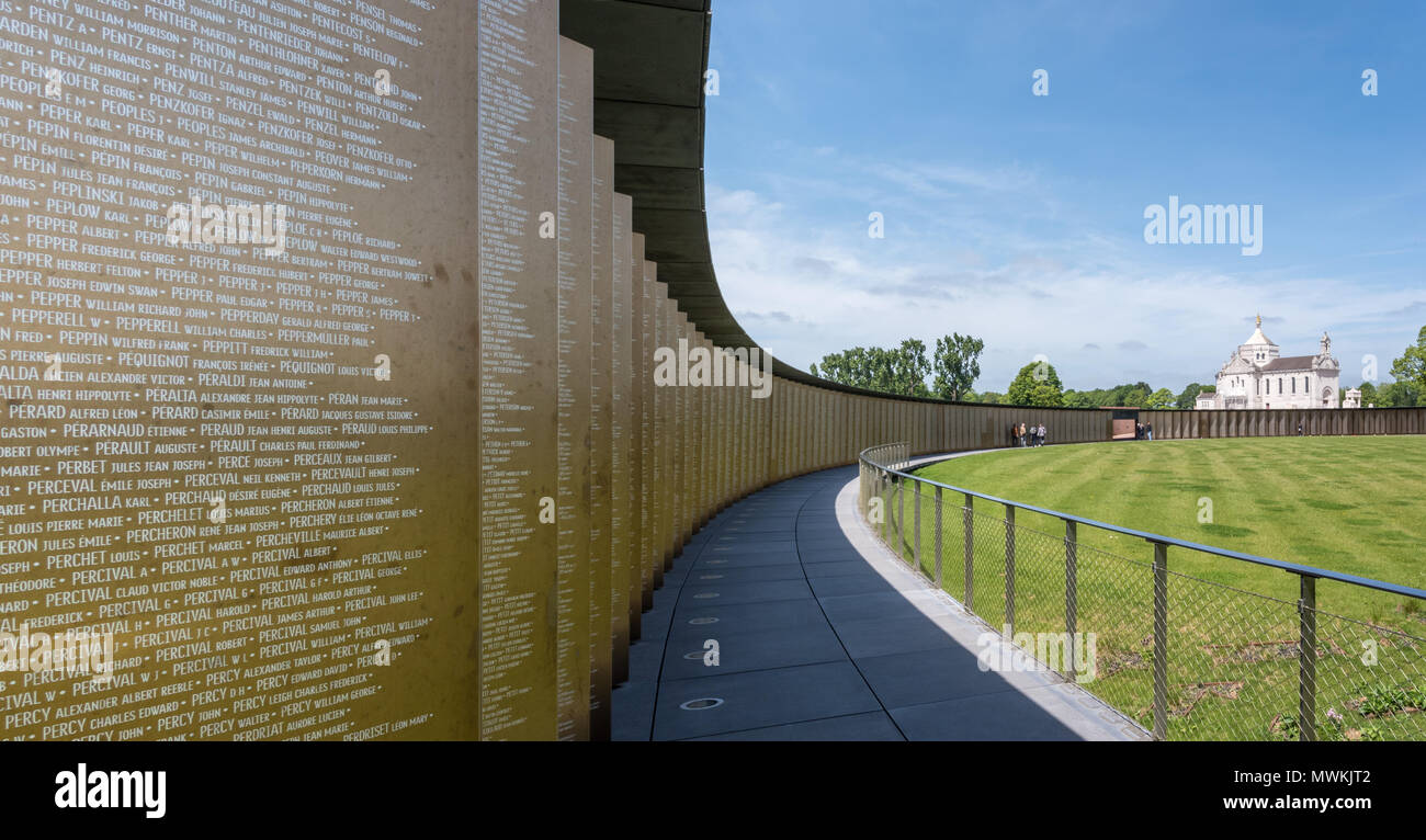 L'anneau du souvenir de la liste des noms de tous les presque 600 000  soldats tués dans le Nord-Pas de Calais de la France dans la PREMIÈRE  GUERRE MONDIALE Photo Stock -