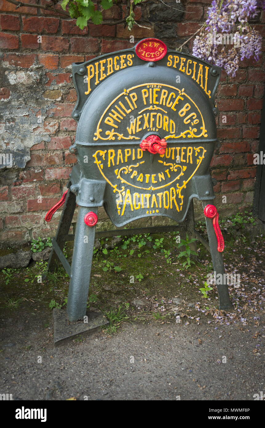 Vieux coupe-racine et agitateur à Bunratty Banque D'Images