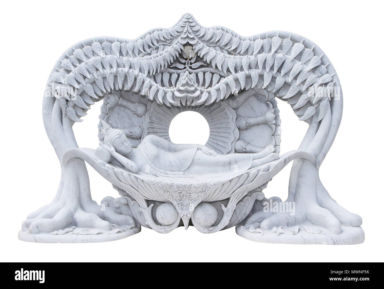 Statue en marbre de la bouddha couché isolé sur fond blanc Banque D'Images