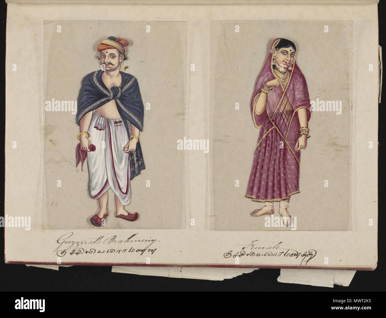 . Une page du manuscrit soixante-deux spécimens de castes dans l'Inde, qui se compose de 72 full-color images peintes à la main des hommes et des femmes des différentes castes et groupes ethniques et religieux trouvés dans Madura, de l'Inde à l'époque. Chaque dessin a été faite sur le mica, un minéral floconneux, transparent qui répartit en fines, feuilles transparentes. Comme indiqué sur la page de présentation, l'album a été compilé par le maître d'écriture à l'école anglaise établie par missionnaires américains à Madura, et donné à la Révérend William Twining. Le manuscrit montre robe indienne et dans la parure de bijoux Banque D'Images