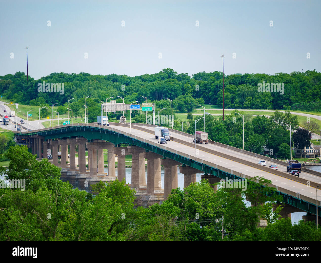 L'interstate 80 Mississippi River pont entre l'Iowa et l'Illinois. Fred Schwengel Memorial Bridge. Banque D'Images