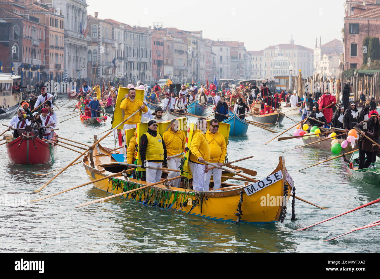 Carnaval de Venise, l'ouverture sur le défilé de jour de Grand Canal, Venise, UNESCO World Heritage Site, Vénétie, Italie, Europe Banque D'Images