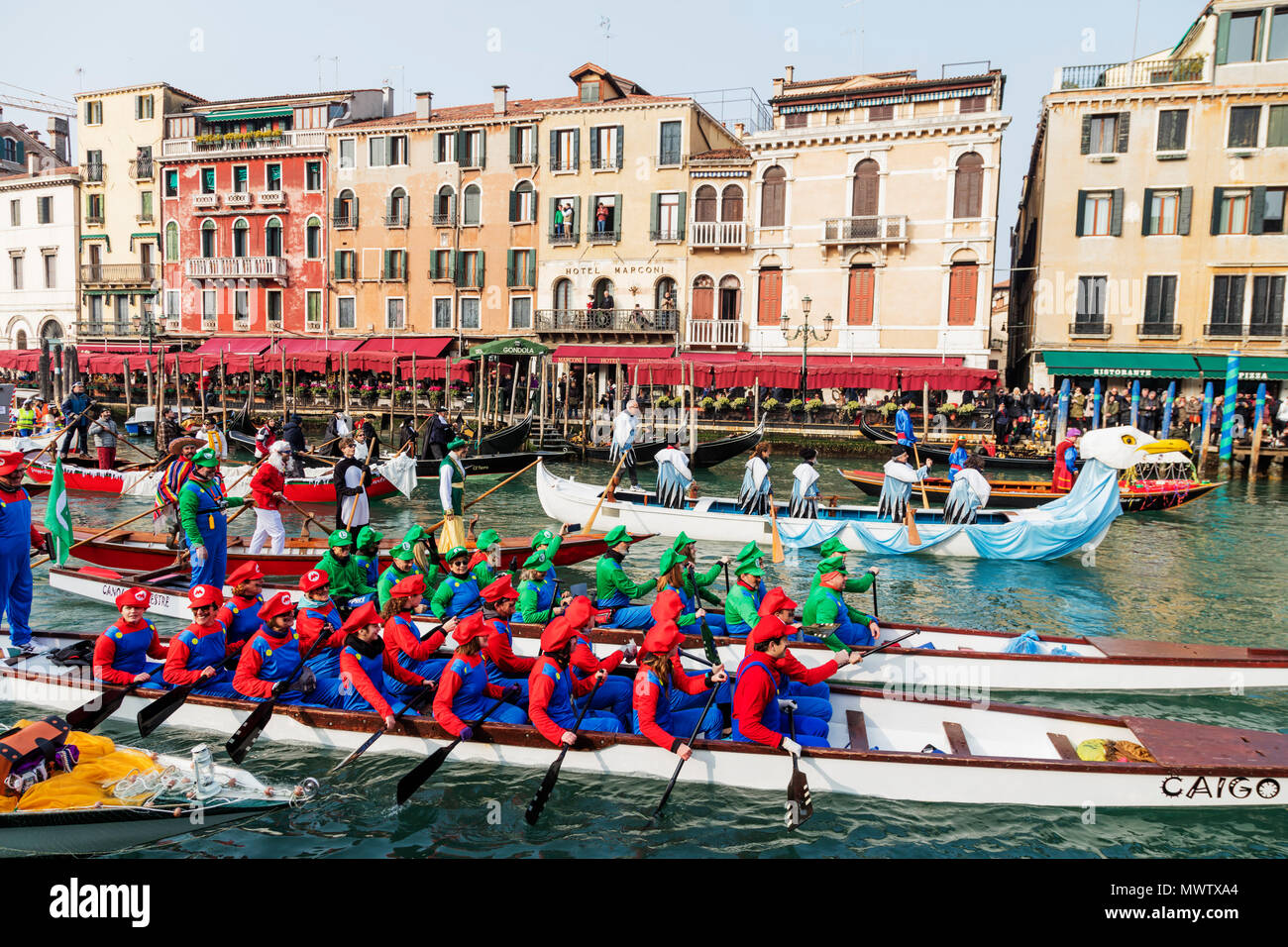 Carnaval de Venise, l'ouverture sur le défilé de jour de Grand Canal, Venise, UNESCO World Heritage Site, Vénétie, Italie, Europe Banque D'Images