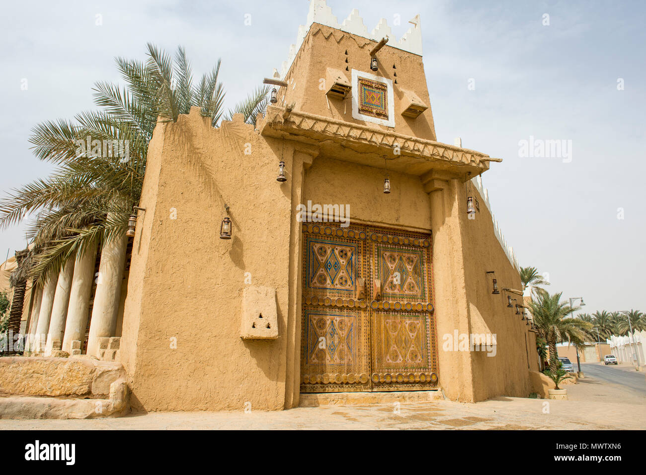 Belle porte de couleur, Diriyah, UNESCO World Heritage Site, Riyadh, Arabie Saoudite Banque D'Images