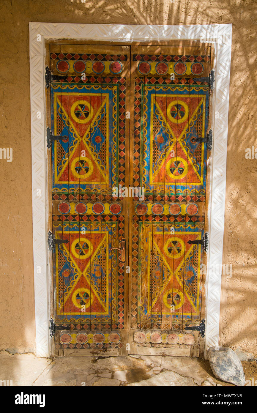 Belle porte de couleur, Diriyah, UNESCO World Heritage Site, Riyadh, Arabie saoudite, Moyen Orient Banque D'Images