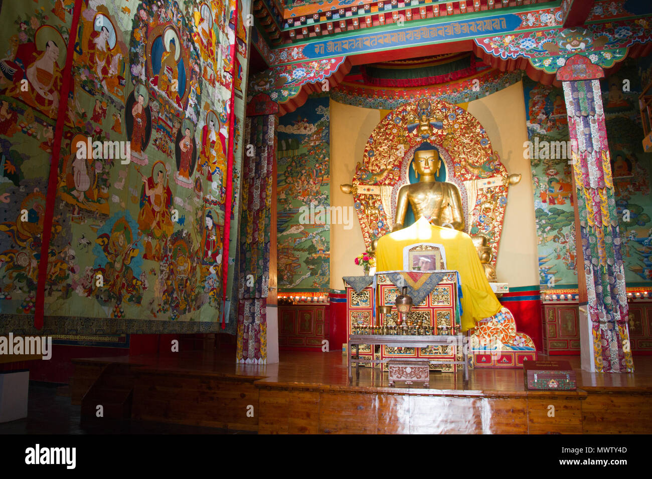 Le temple bouddhiste tibétain de l'Institut Norbulingka des arts et de la culture tibétaine, à Dharamsala, Himachal Pradesh, Inde, Asie Banque D'Images