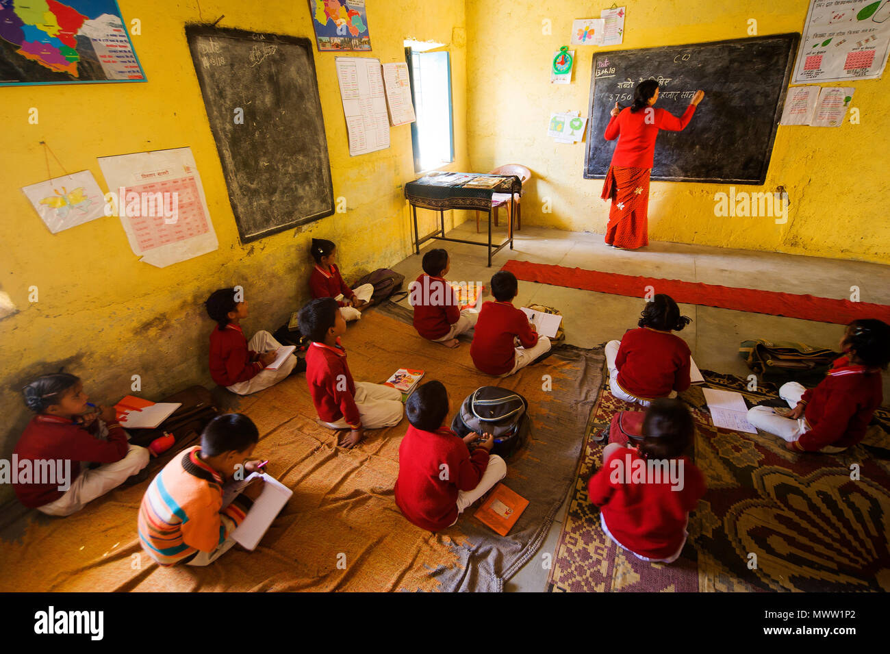 Les enfants dans une école à Lamgara Kumaon, collines, Uttarakhand, Inde Banque D'Images