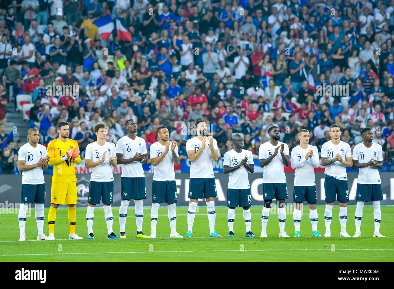 Hilo de la selección de Francia Nice-france-1er-juin-2018-football-football-match-amical-la-france-contre-l-italie-l-allianz-riviera-nice-france-1-juin-2018-la-france-l-equipe-francaise-kylian-mbappe-hugo-lloris-benjamin-pavard-paul-pogba-corentin-tolisso-adil-rami-n-golo-kante-samuel-umtiti-antoine-griezmann-lucas-hernandez-ousmane-dembele-credit-btwimages-sport-alamy-live-news-mwx06m