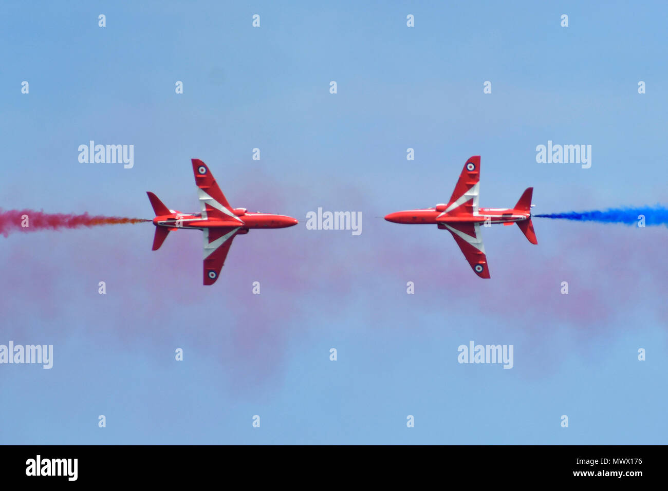 Paignton, Devon, UK. 2 juin 2018. Météo britannique. Les flèches rouges font leur affichage à la station balnéaire de Torquay dans le Devon pour le Bourget sur Torbay une chaude journée ensoleillée. Crédit photo : Graham Hunt/Alamy Live News Banque D'Images