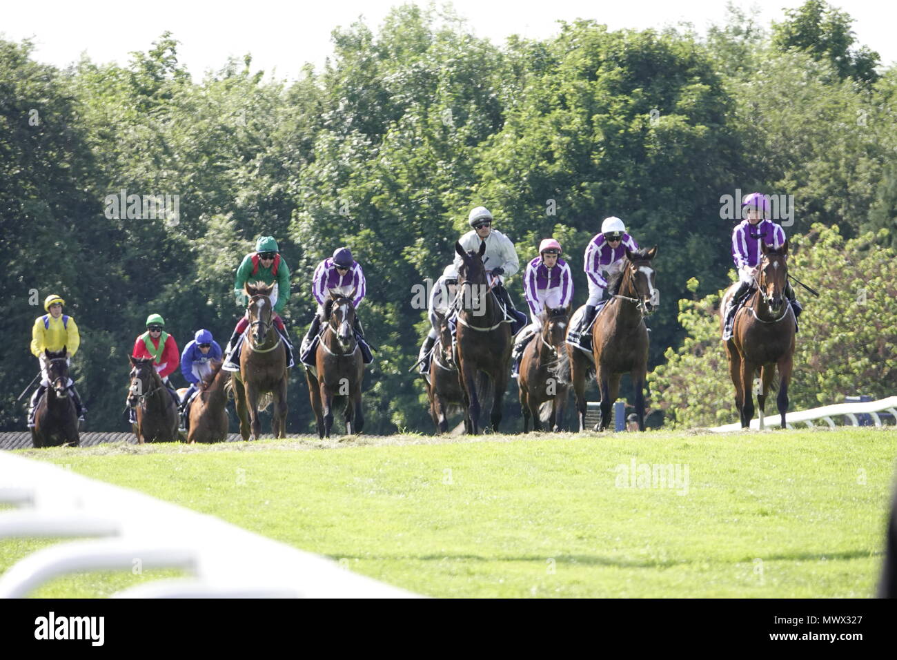 Surrey, UK. 2 juin 2018. Masar, riden par WilliammBuick administré par Godolphin remporte le Derby Investec sur le Surrey Downs. Credit : Motofoto/Alamy Live News Crédit : Motofoto/Alamy Live News Banque D'Images