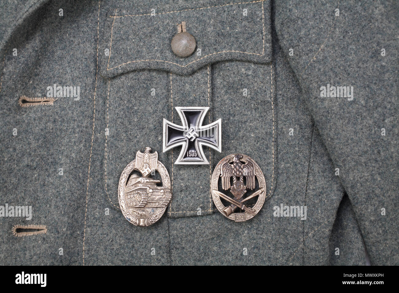 Prix en Allemagne nazie - Croix de fer, voies de fait, d'un Insigne Insigne Général Tank Assault on uniform Banque D'Images