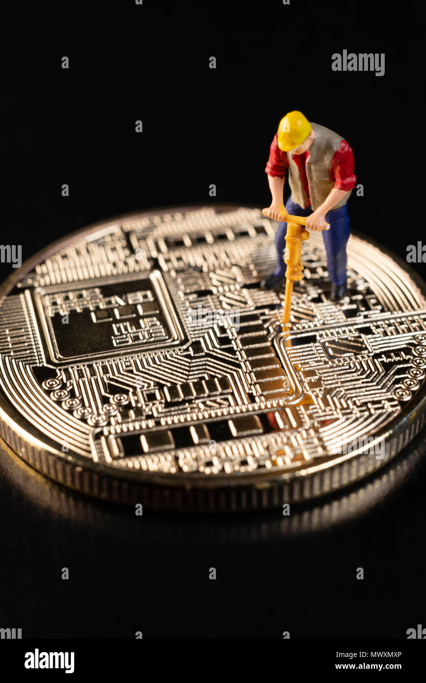 Bitcoin minière travailleur miniature Banque D'Images