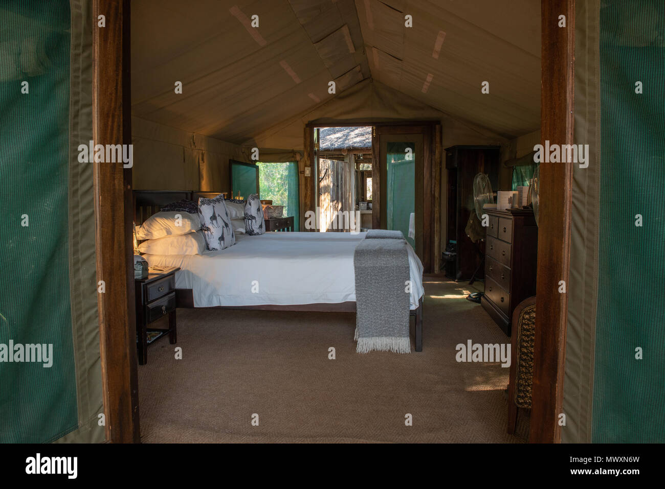 À l'intérieur de l'une des tentes au Mashatu Tented Camp au Botswana Banque D'Images