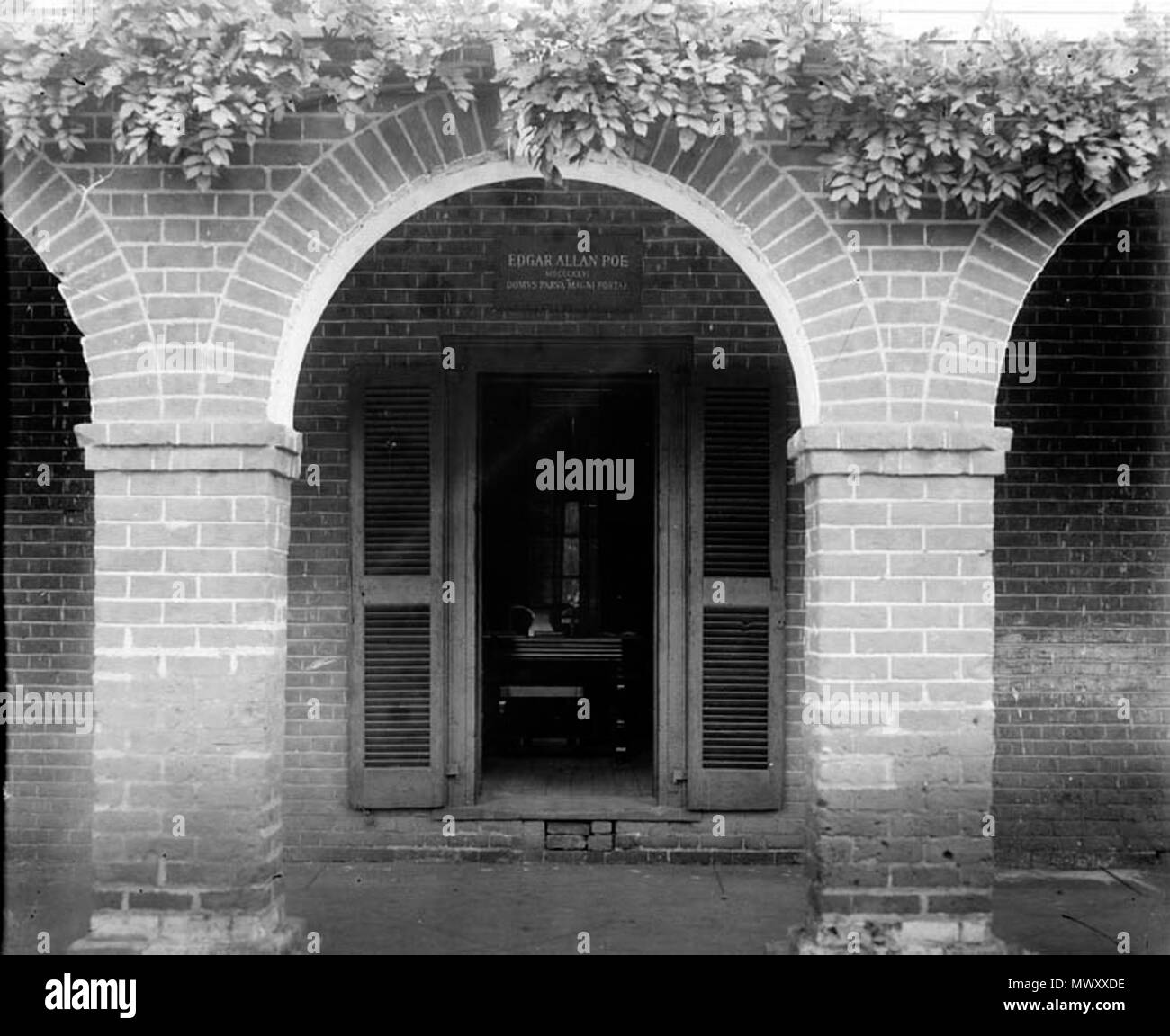 . Fr:Edgar Allan Poe de place à l'Ouest à la gamme fr:Université de Virginie. 22 octobre 1915. Rufus W. Holsinger (1866 ? - 1930) 622 University of Virginia Poe prix 1915 Banque D'Images