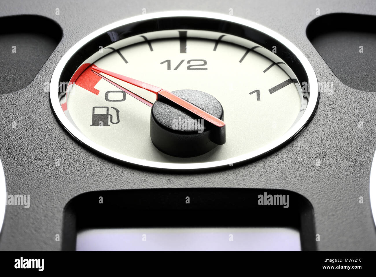 Dans la jauge de carburant car dashboard - vide Banque D'Images