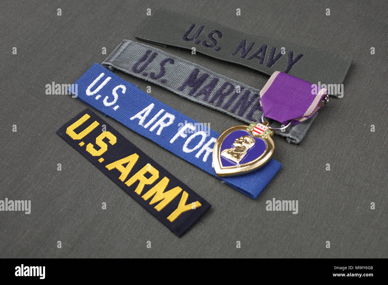 KIEV, UKRAINE - le 11 novembre 2017. Vétéran de l'armée américaine concept avec Purple Heart Award sur l'uniforme vert olive Banque D'Images