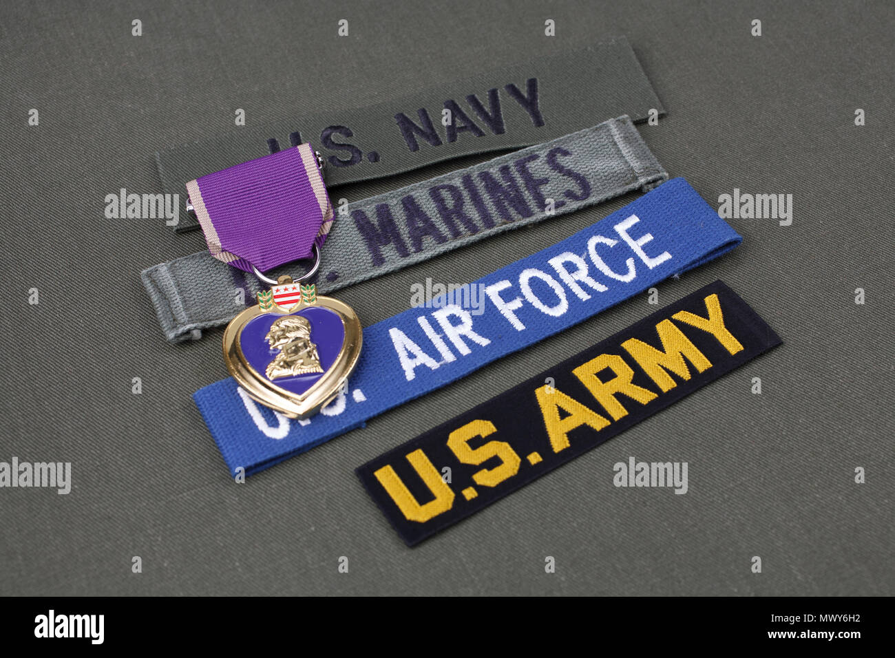 KIEV, UKRAINE - le 11 novembre 2017. Vétéran de l'armée américaine concept avec Purple Heart Award sur l'uniforme vert olive Banque D'Images