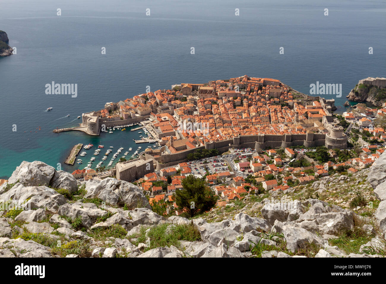 Vue depuis le mont Srd à la vieille ville de Dubrovnik, Croatie. Banque D'Images