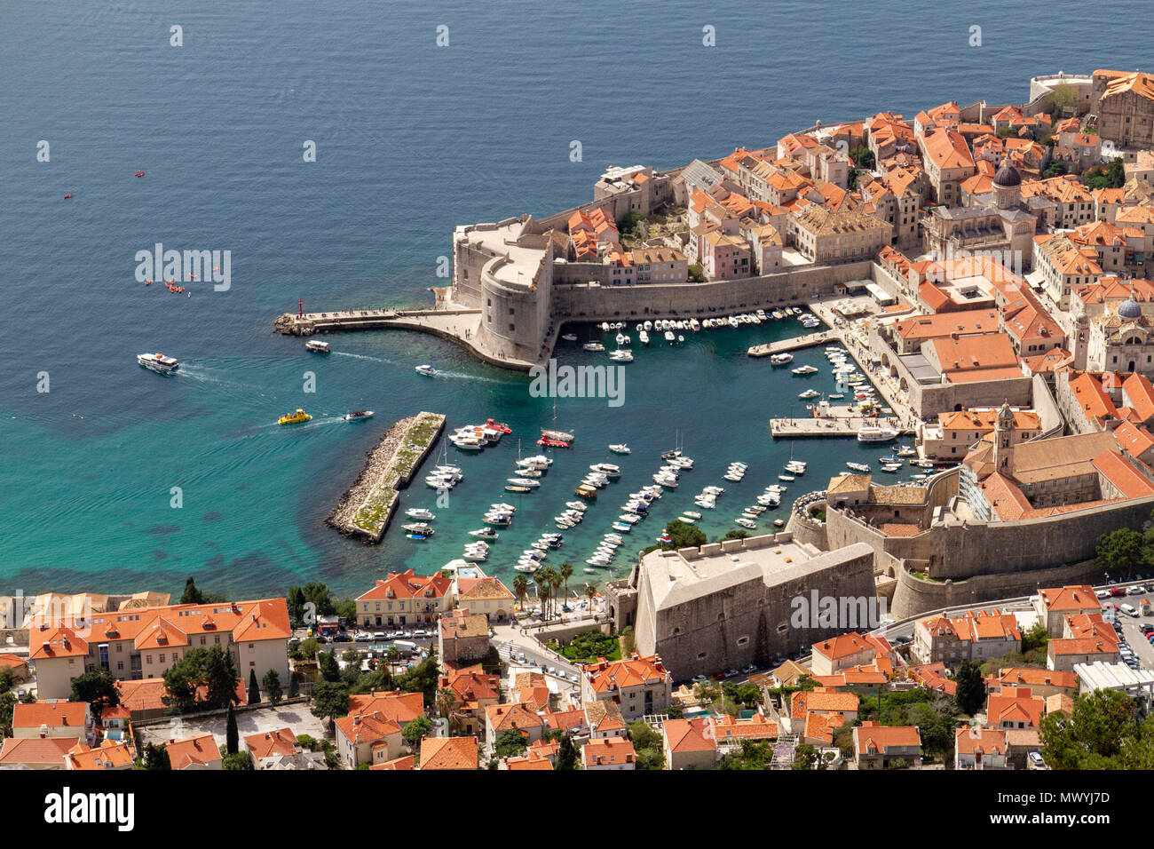 Vue depuis le mont Srd du Port de la vieille ville à la vieille ville de Dubrovnik, Croatie. Banque D'Images
