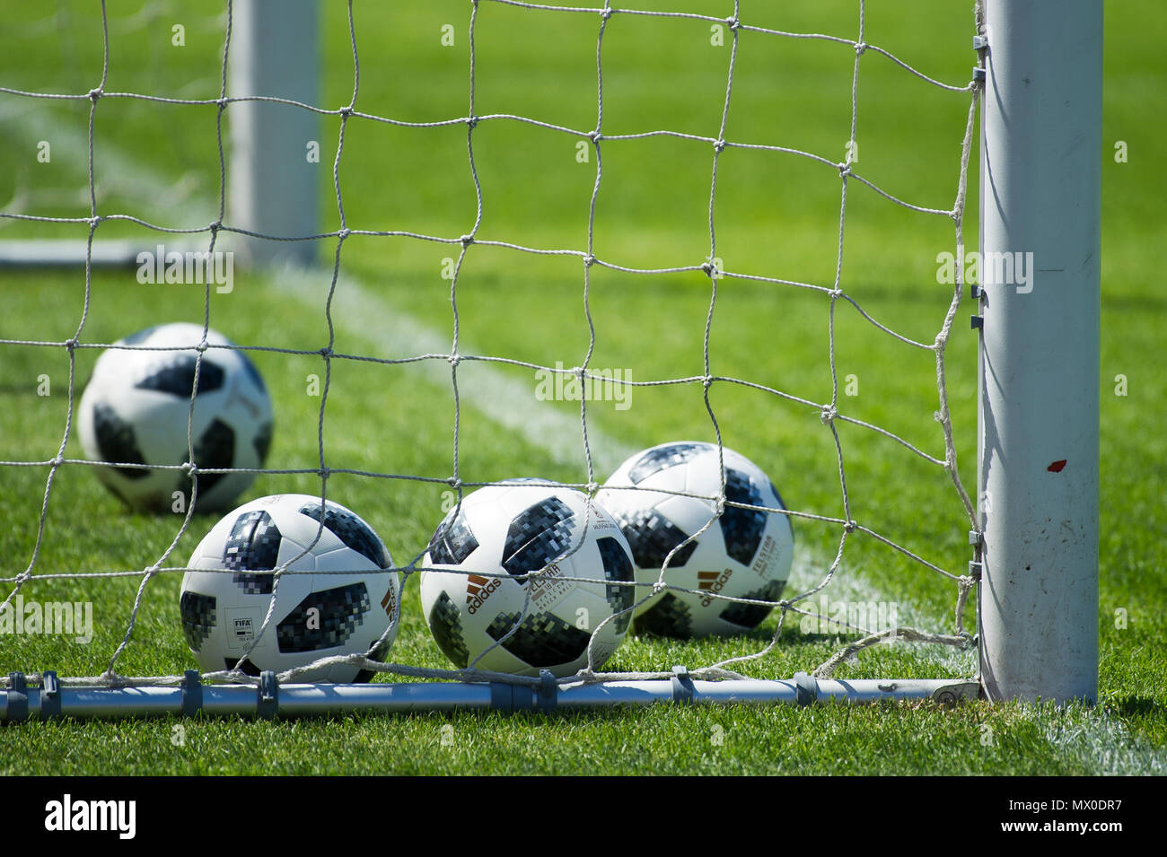 Adidas Telstar 18 est le ballon officiel de la Coupe du Monde de la FIFA 2018 en Russie le 23 mai 2018 © Wojciech Strozyk / Alamy Stock Photo Banque D'Images