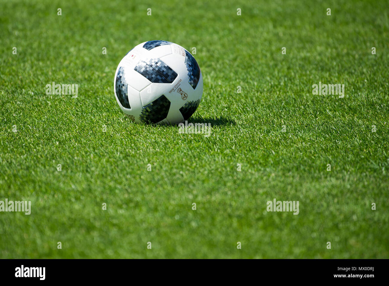 Adidas Telstar 18 est le ballon officiel de la Coupe du Monde de la FIFA 2018 en Russie le 23 mai 2018 © Wojciech Strozyk / Alamy Stock Photo Banque D'Images