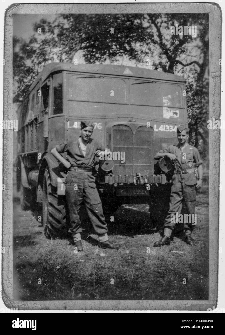 Deux jeunes recrues au cours de leur formation de base de 6 mois pour le Royal Artillery Regiment. Liverpool, Royaume-Uni 1939, WW2 Banque D'Images
