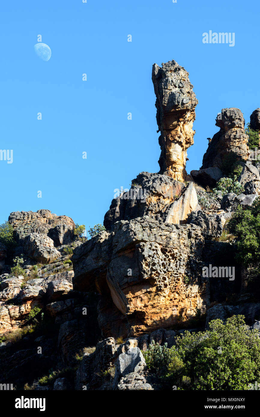 Lune et de formations rocheuses dans le Cederberg, Afrique du Sud Banque D'Images
