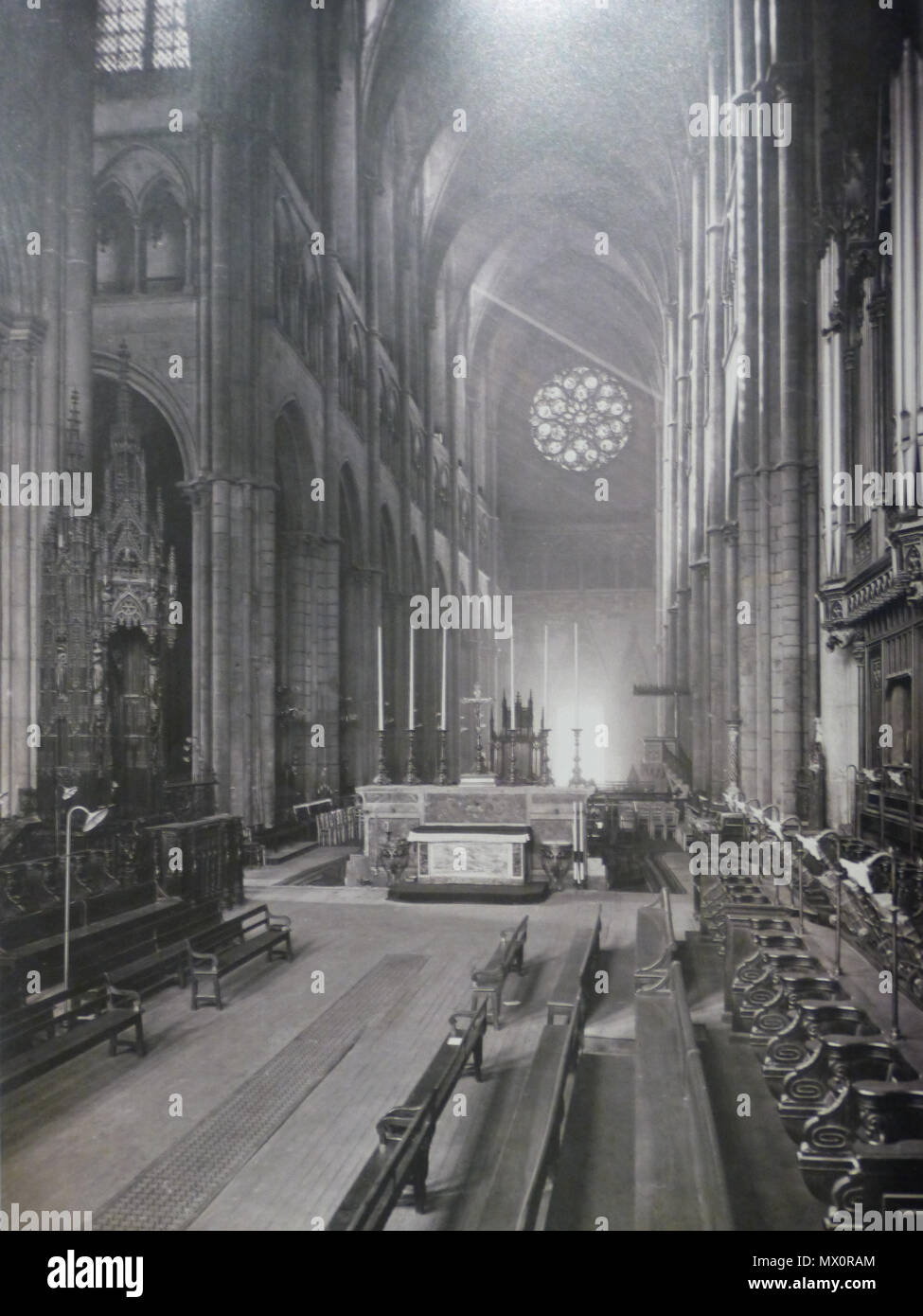 299 Intérieur cathédrale primatiale (XIXe chapitre Archives) Banque D'Images