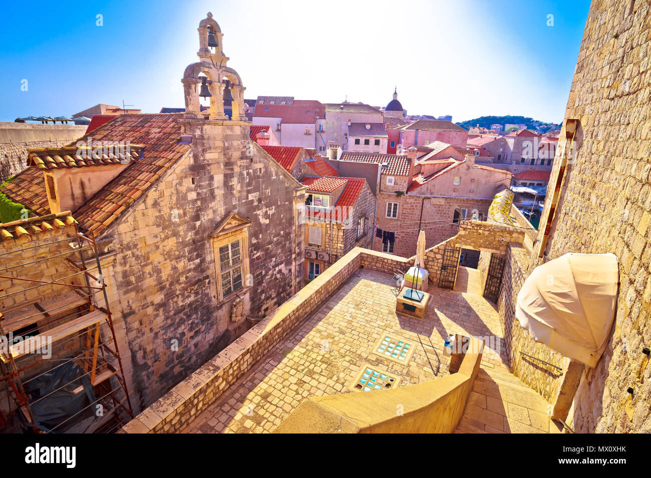 L'architecture historique de Dubrovnik vue depuis les remparts de la ville, région de Croatie Dalmatie Banque D'Images