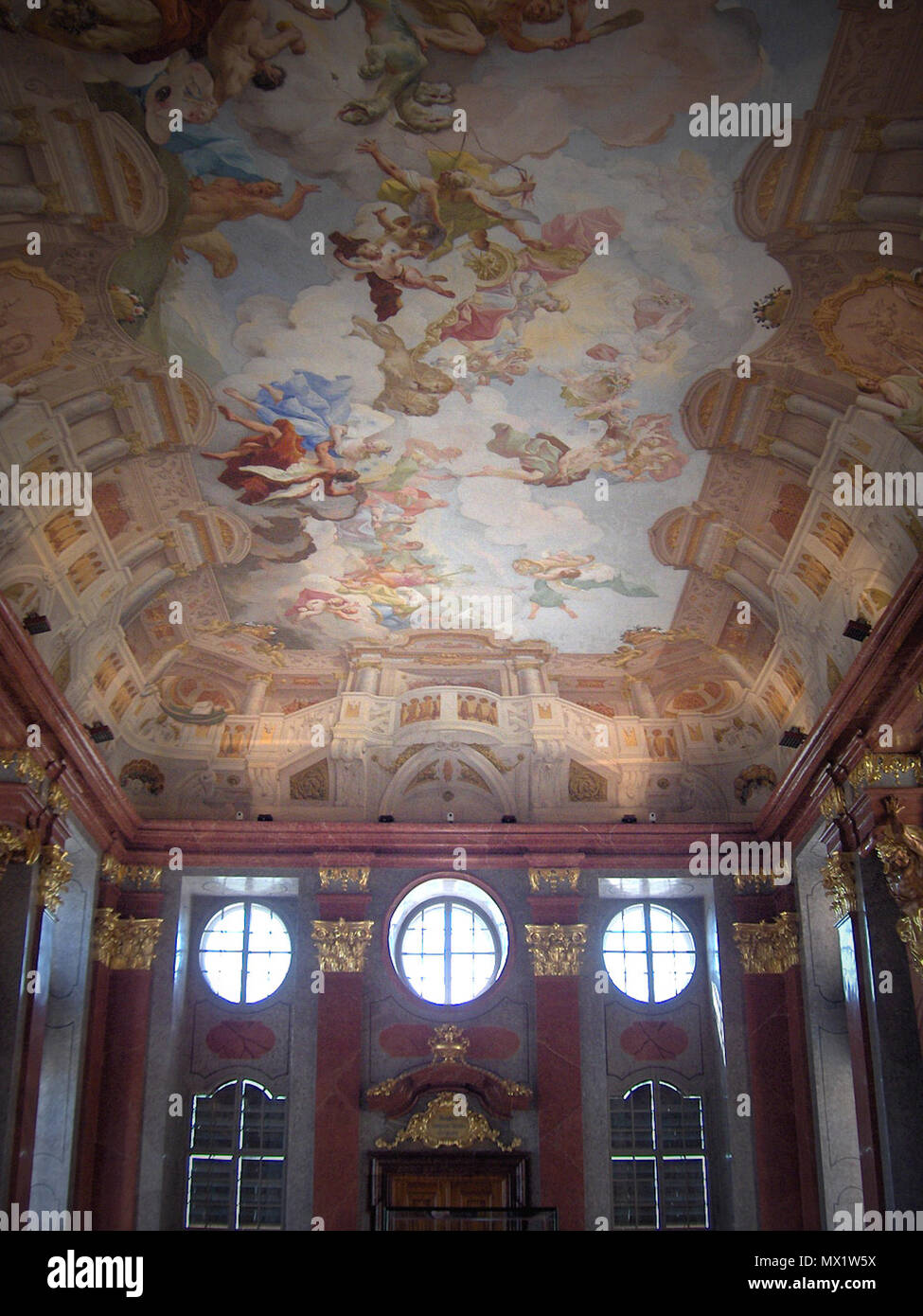 . Salle de marbre ; fresque au plafond par Paul Troger (1731) ; architecture peinture par Gaetano Fanti ; Abbaye de Melk, Autriche . 23 juin 2006. Georges Jansoone 411 Melk33 Banque D'Images