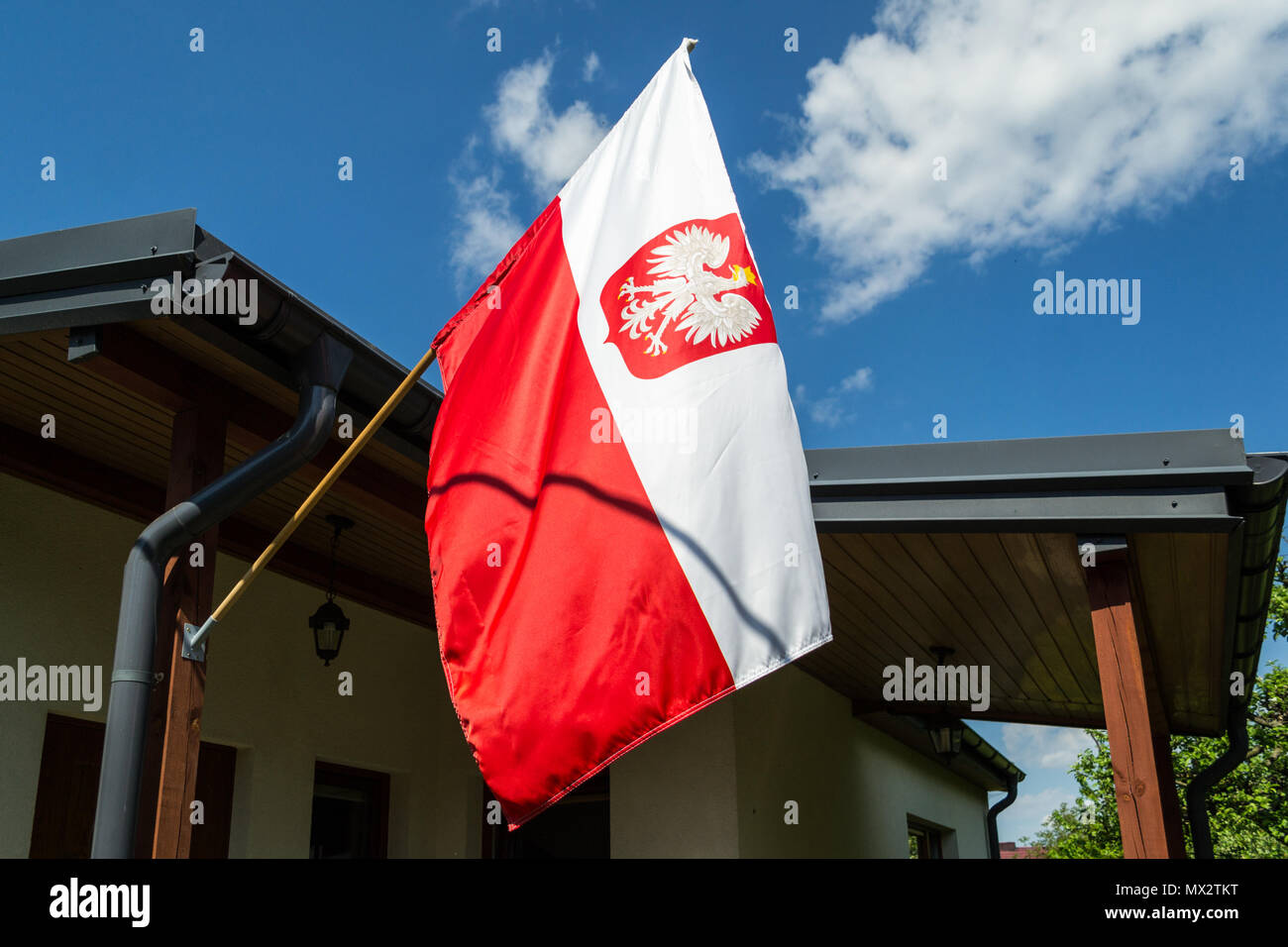 Le drapeau national de la Pologne Banque D'Images