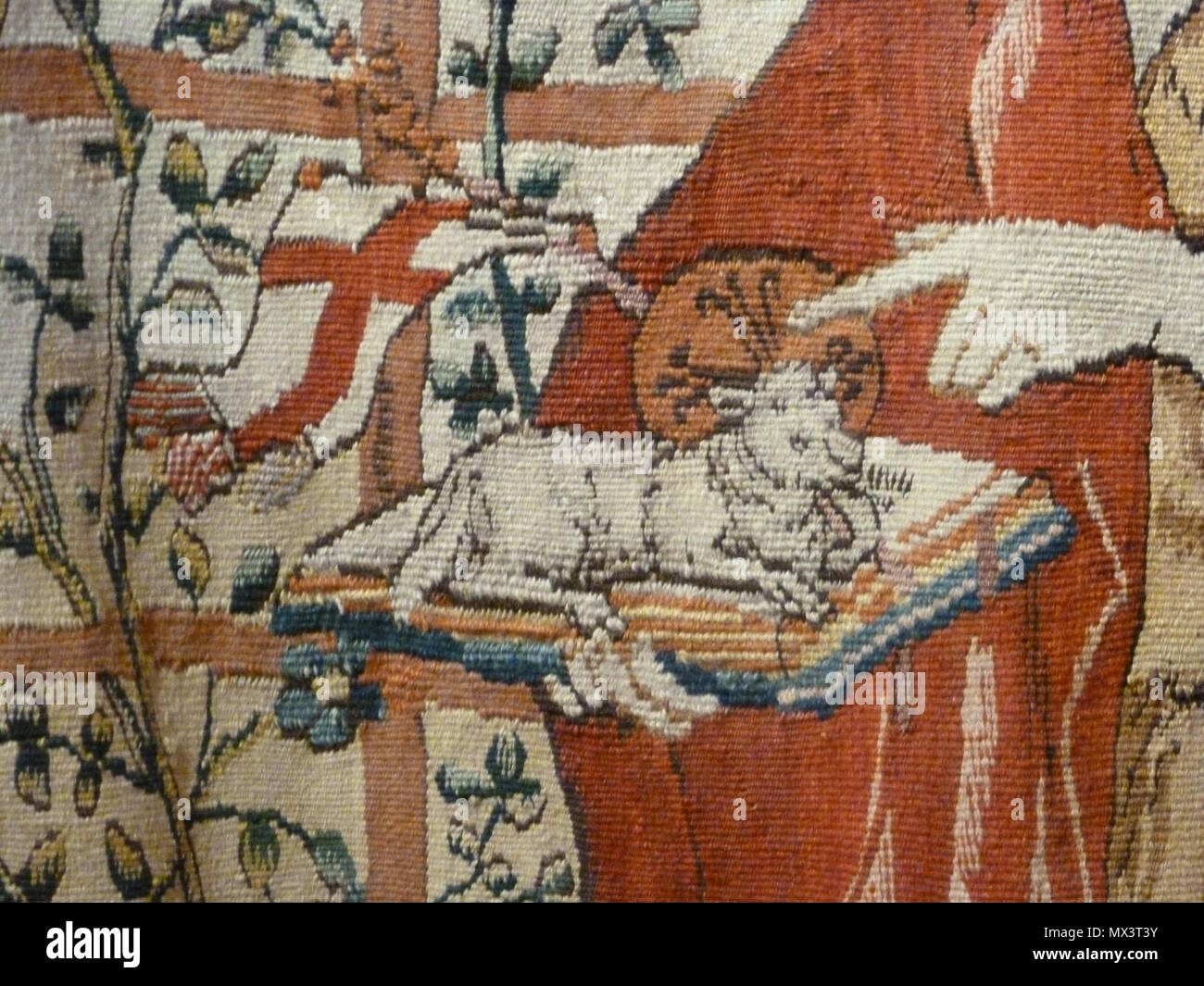 . English : Détail de la tapisserie dite "La Madone au Jardinet' de l'ancienne abbatiale de Saint-Jean-Saverne (Alsace, France). Saint Jean-Baptiste désignant l'agneau pascal. première moitié du 16e siècle. Paralacre 386 Madone au jardinet (tapisserie de Saint-Jean-Saverne) 08 Banque D'Images . English : Détail de la tapisserie dite "La Madone au Jardinet' de l'ancienne abbatiale de Saint-Jean-Saverne (Alsace, France). Saint Jean-Baptiste désignant l'agneau pascal. première moitié du 16e siècle. Paralacre 386 Madone au jardinet (tapisserie de Saint-Jean-Saverne) 08 Banque D'Images