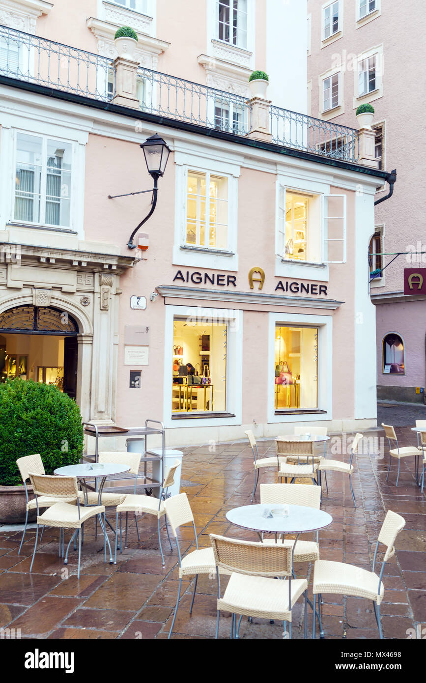 Salzbourg, Autriche - 21 octobre 2017 : Shop Boutique célèbre marque de maroquinerie  Aigner Photo Stock - Alamy