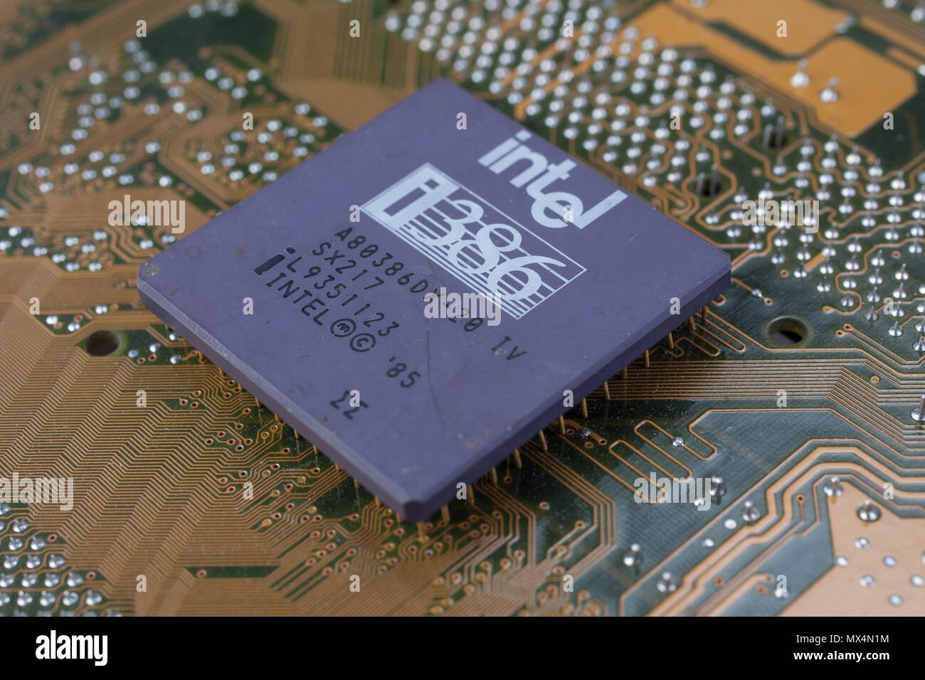 Kiev, UKRAINE - 17 février 2018. Processeur Intel 386 sur circuit imprimé. Banque D'Images
