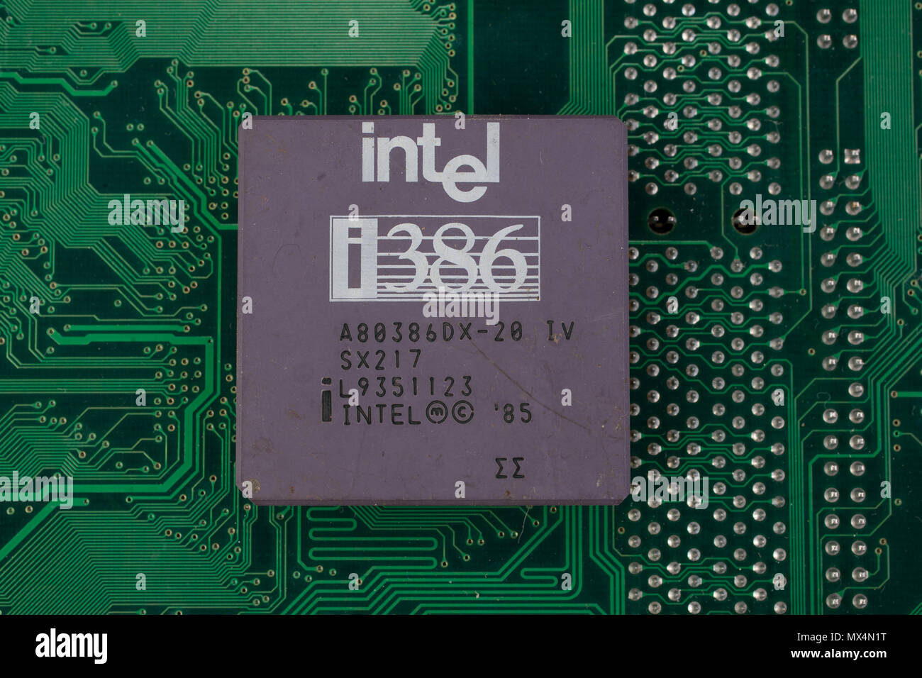 Kiev, UKRAINE - 17 février 2018. Processeur Intel 386 sur circuit imprimé. Banque D'Images