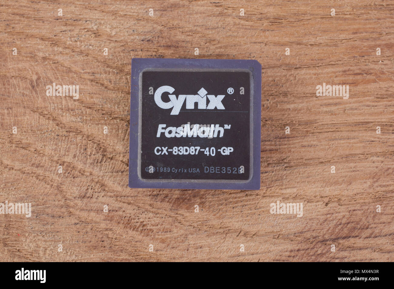 Kiev, UKRAINE - 17 février 2018. FasMath Cyrix 387 unité à virgule flottante coprocesseur. Banque D'Images