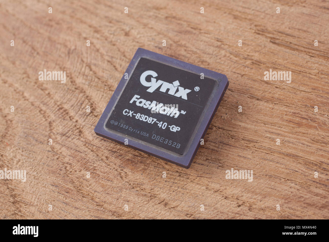 Kiev, UKRAINE - 17 février 2018. FasMath Cyrix 387 unité à virgule flottante coprocesseur. Banque D'Images