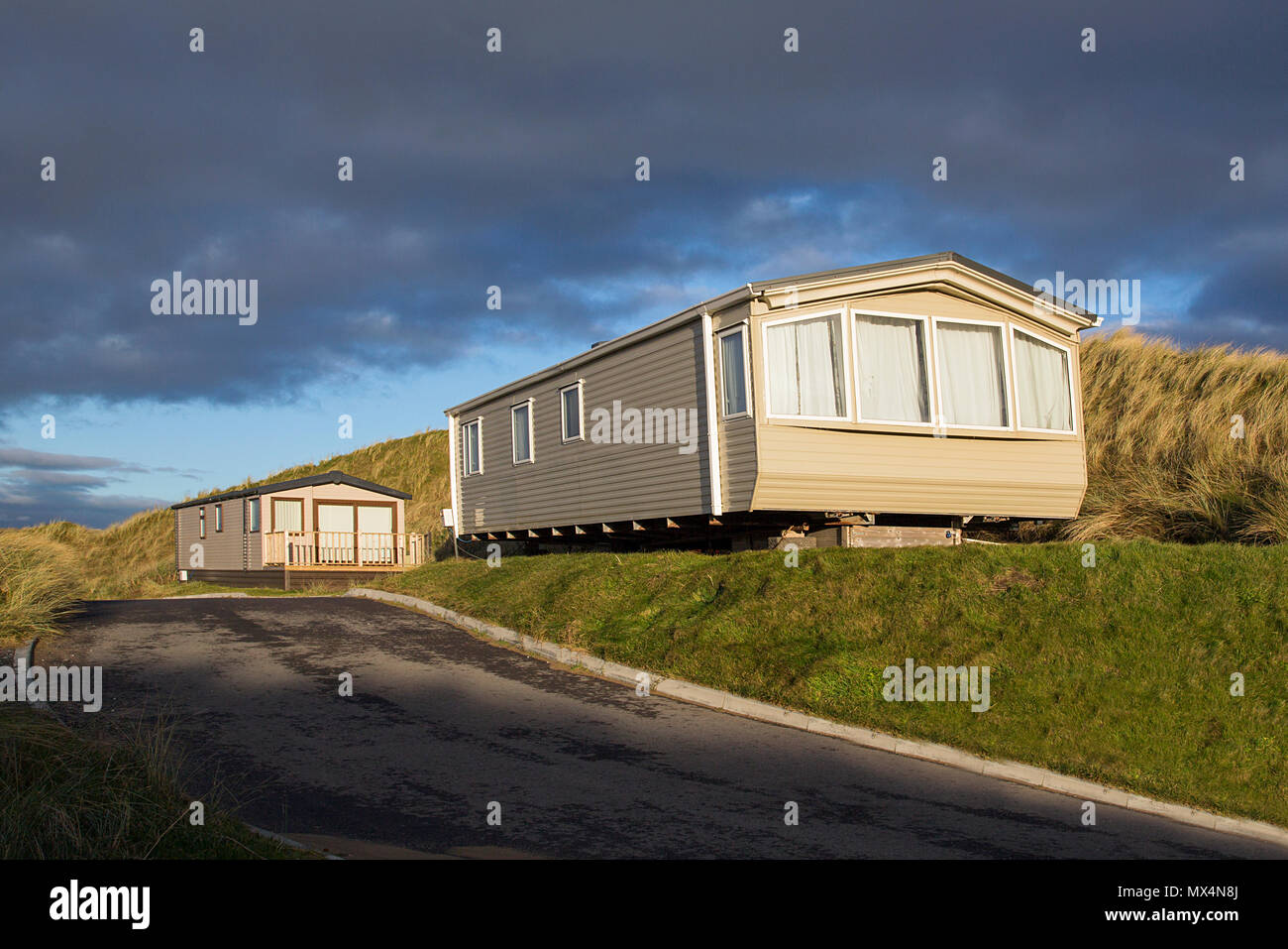Caravan Park Hillend - Mobil-home maisons de vacances à Llangennith sur la péninsule de Gower en hiver, les caravanes sont fermées jusqu'au printemps. Banque D'Images